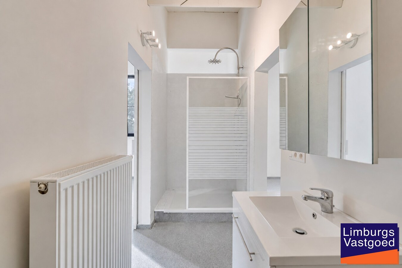 Exclusieve woning met praktijkruimte en zicht op weilanden 