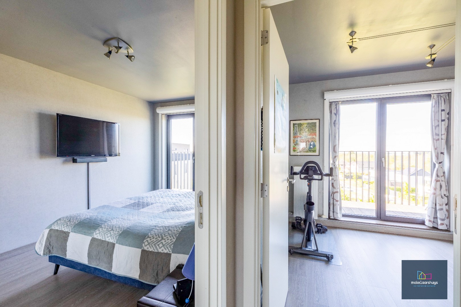 Penthouse met 2 slp. ruim terras, 2 st.plaatsen &amp; kelder 