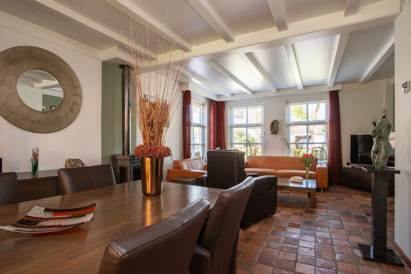 Royale vrijstaande woning gelegen op een perceel van 671 m2 met de tuin op het zuiden! 