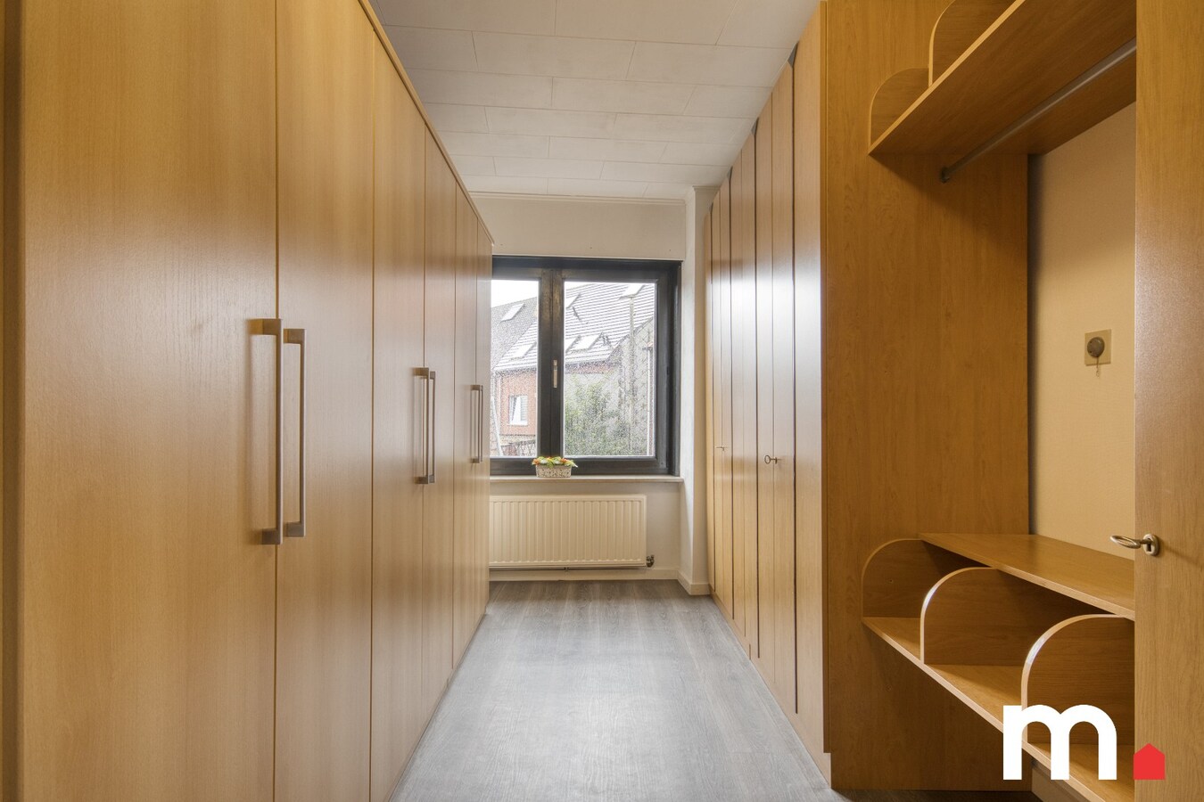 Instapklare woning te Izegem met 3 slaapkamers en moderne voorzieningen en 2 garages! 