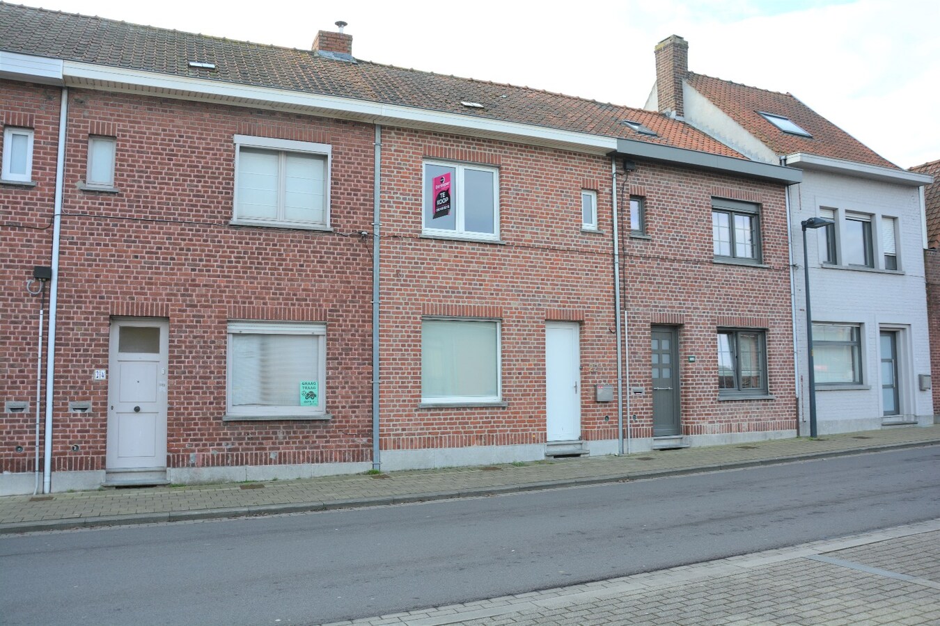 Gerenoveerde rijwoning met 3 slaapkamers en tuin 