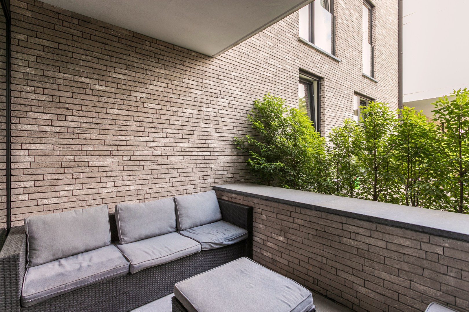 Recent gelijkvloers appartement met terras in Halle 
