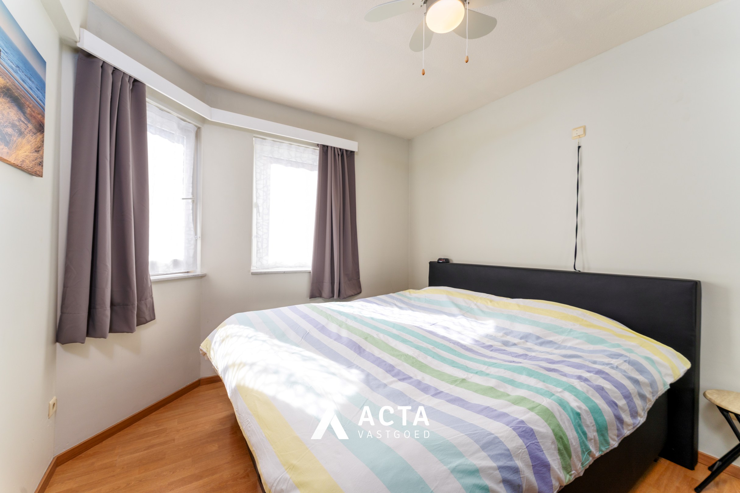 Instapklaar hoekappartement met twee slaapkamers in Mariakerke 