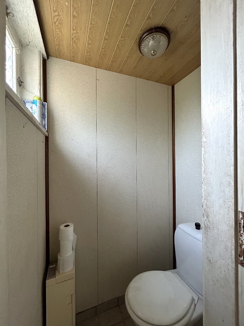 Te renoveren woning met loods/werkplaats in Geel 