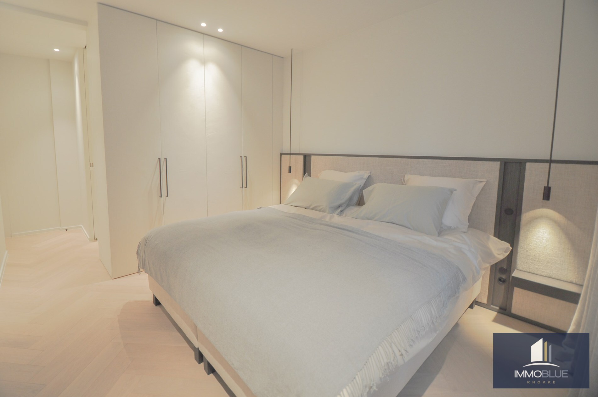 Uitzonderlijk, tijdloos volledig gerenoveerd appartement met een open zicht . 