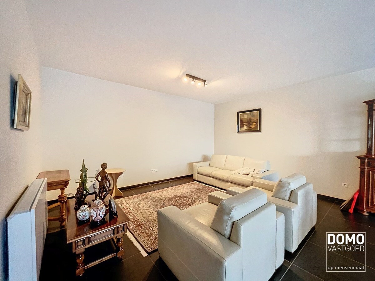 Ruim appartement met tuinterras, garage en 2 slaapkamers in Hasselt 