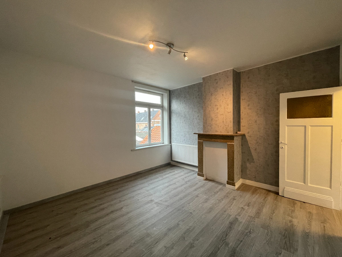 Gerenoveerde rijwoning met 2 slaapkamers te Roeselare 