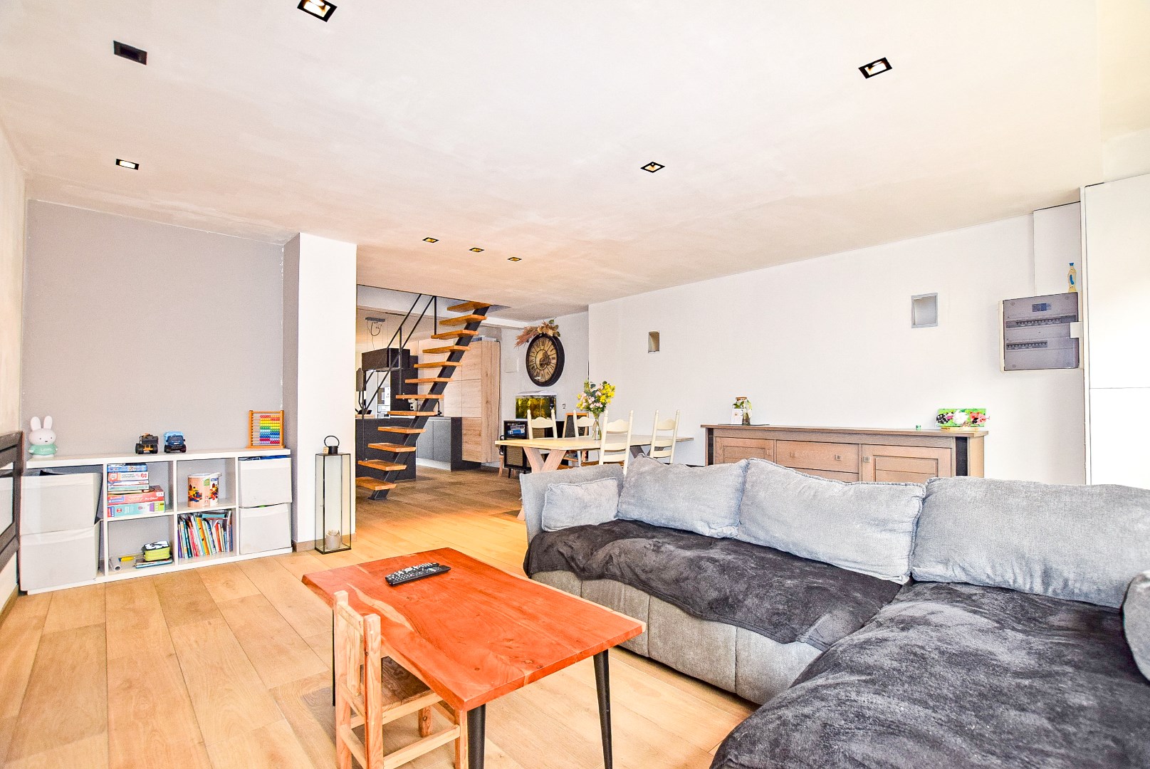 Instapklare rijwoning met 3 slaapkamers en tal van mogelijkheden. 