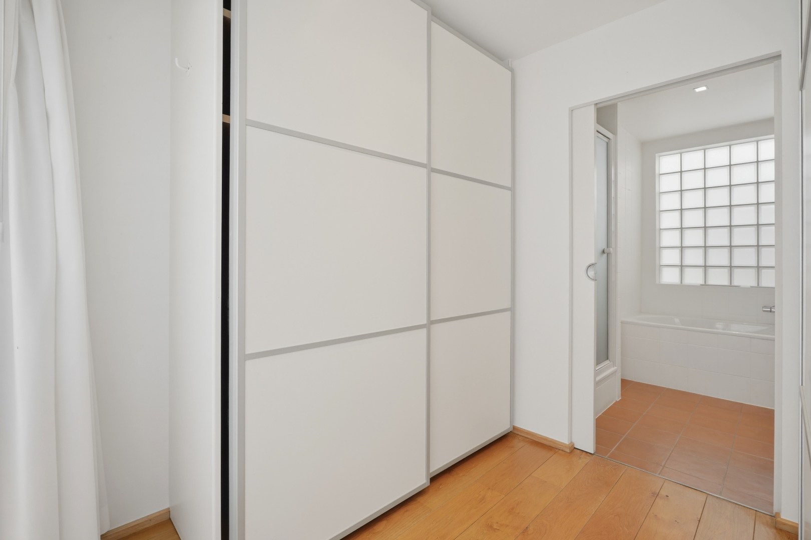 Multifunctionele woning met handelsruimte in hartje Veurne. 