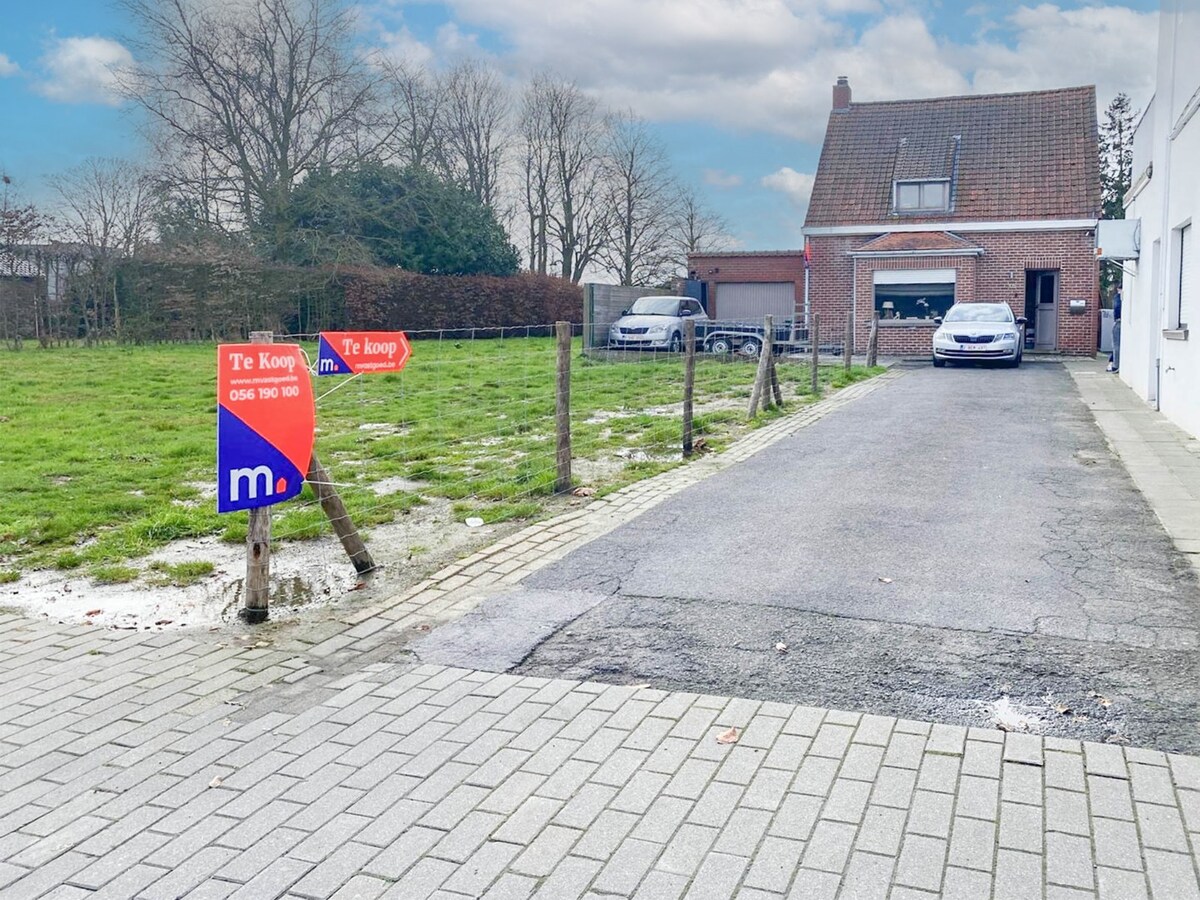 Alleenstaande woning grote zuidgerichte  tuin. 