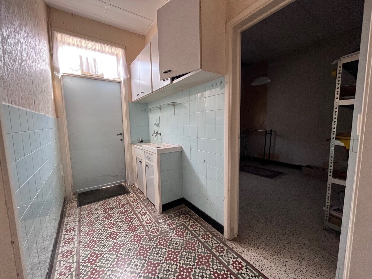 Hoekpand voor gemengd gebruik, vroeger gekend als café "De Vierweg" 