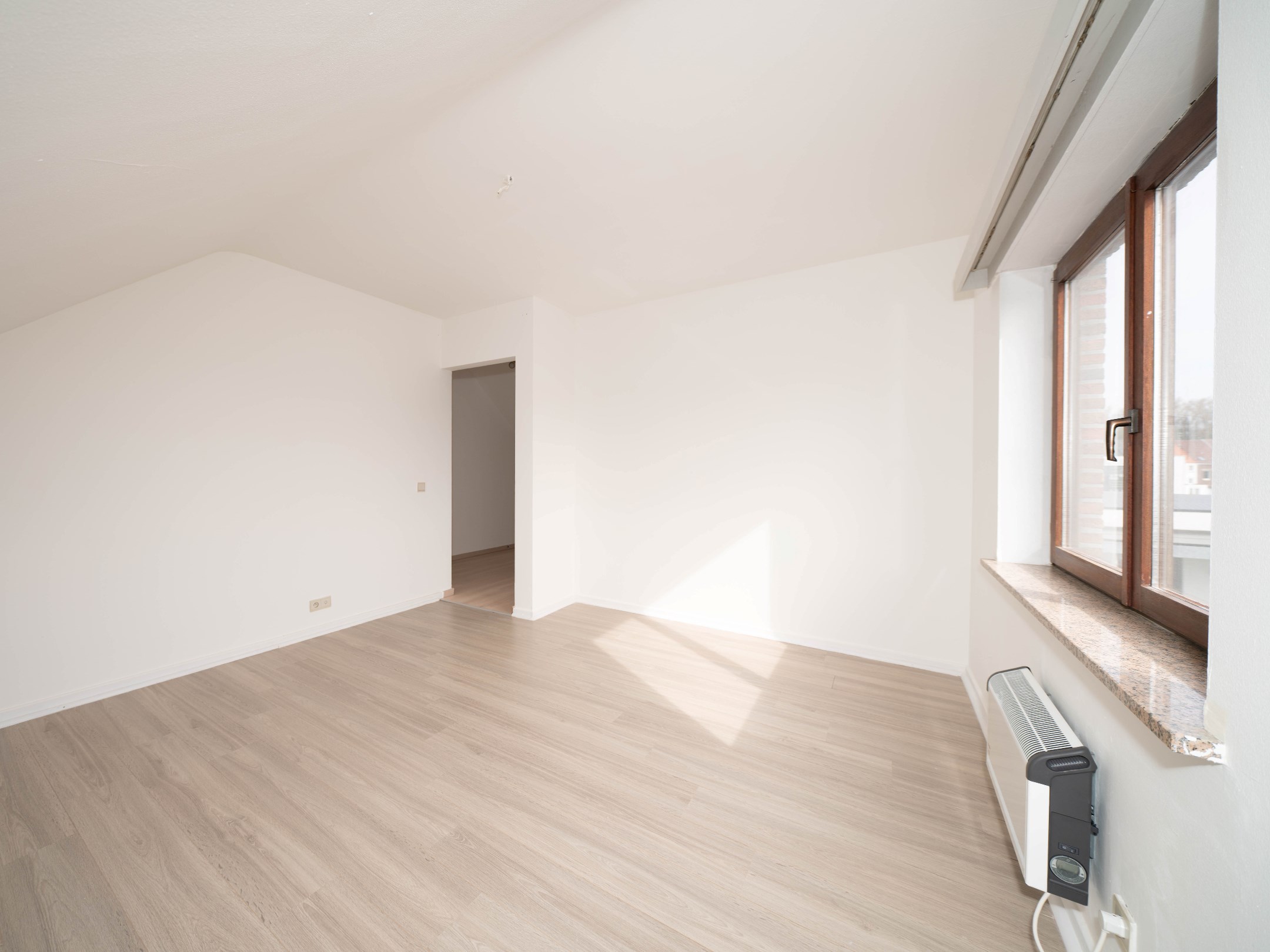 Ruim (102m²) 2-kamer appartement in kleinschalig gebouw 