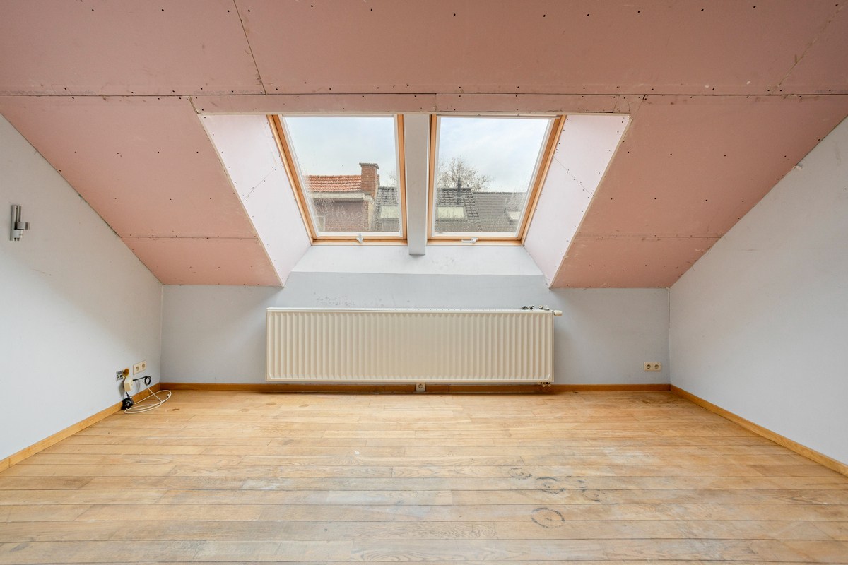 Uniek opbrengstpand met 1 appartement en 2 studentenkamers in centrum Leuven!  – EPC label B - bewoonbare opp. 227 m² 