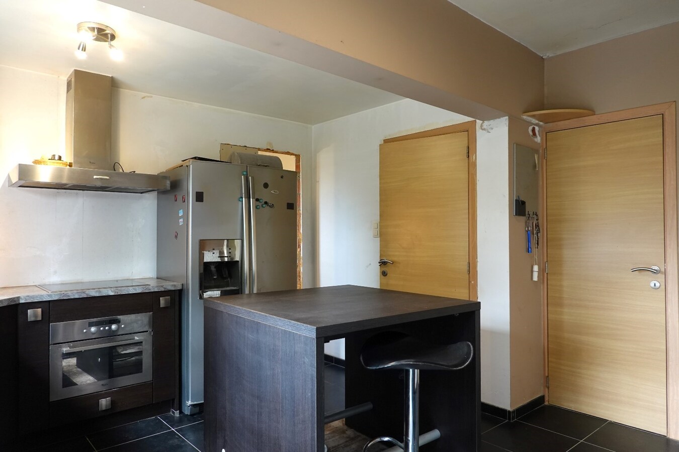 Ruime gerenoveerde alleenstaande woning met tuin, garage en 3 slaapkamers in Zerkegem 