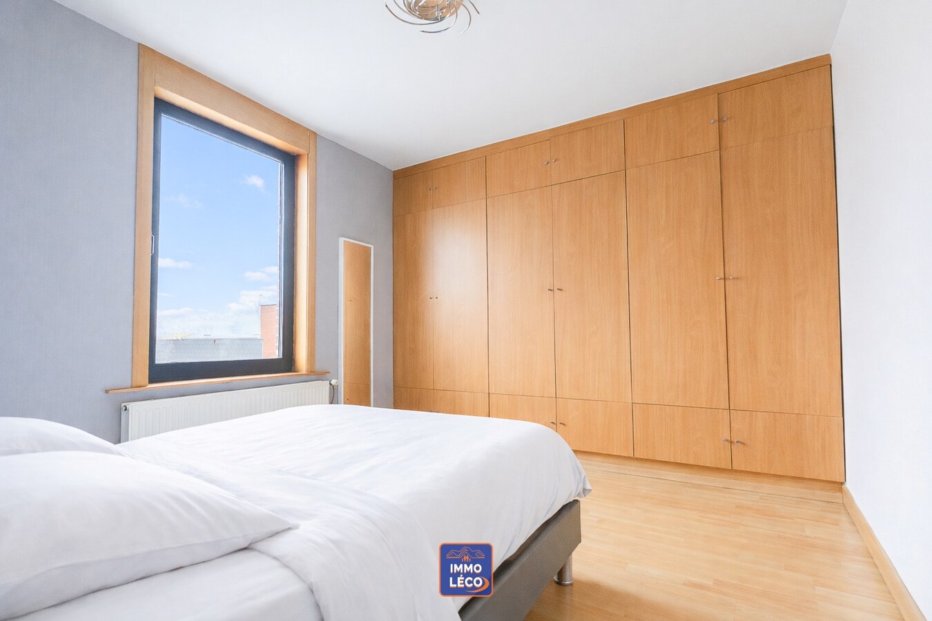 Magnifique double maison de Ville avec DOUBLE GARAGE et Jardin Aménagé 