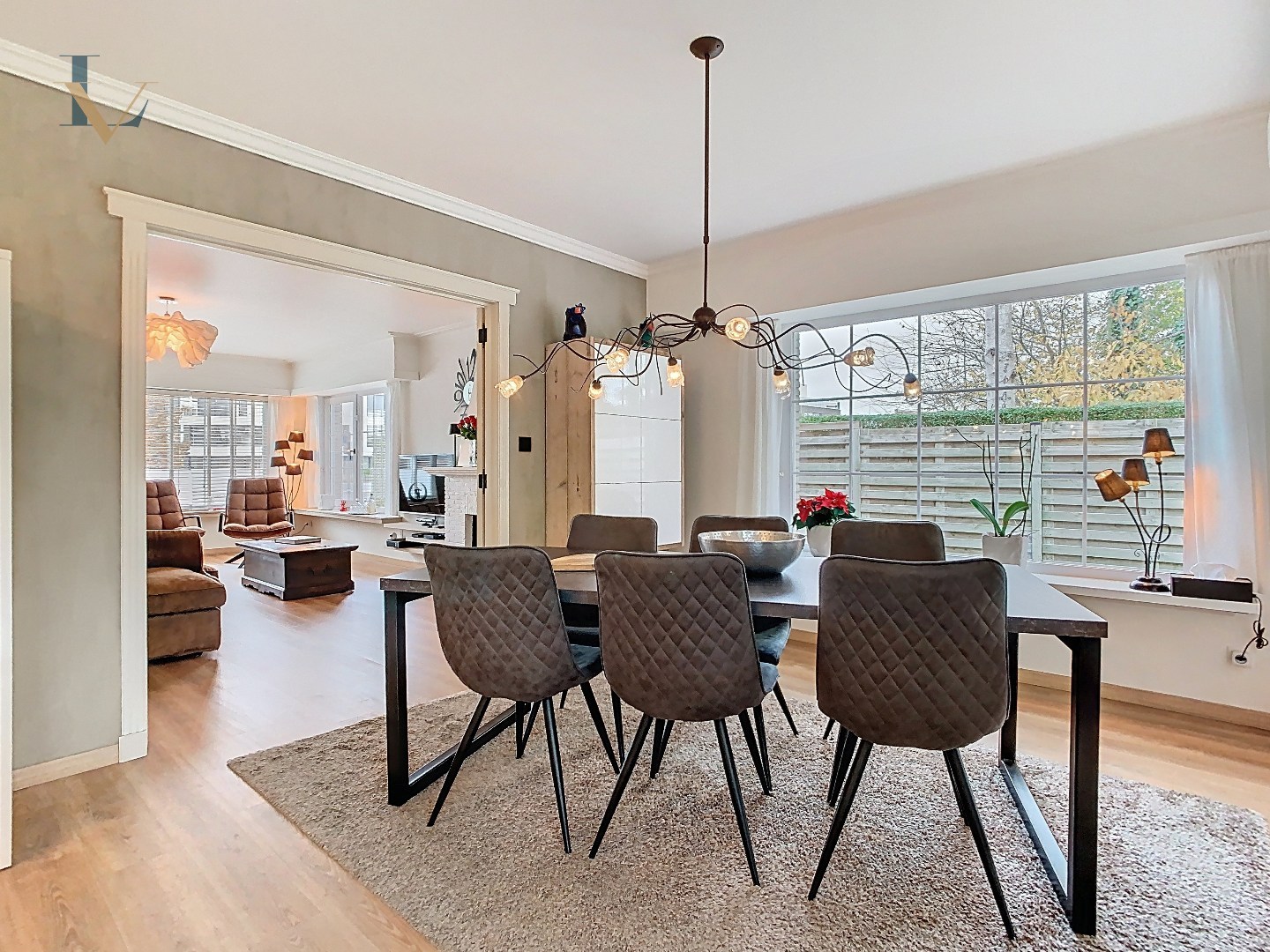 Instapklare halfopen bebouwing met zonnige zuidoost gerichte tuin – 560 m² 