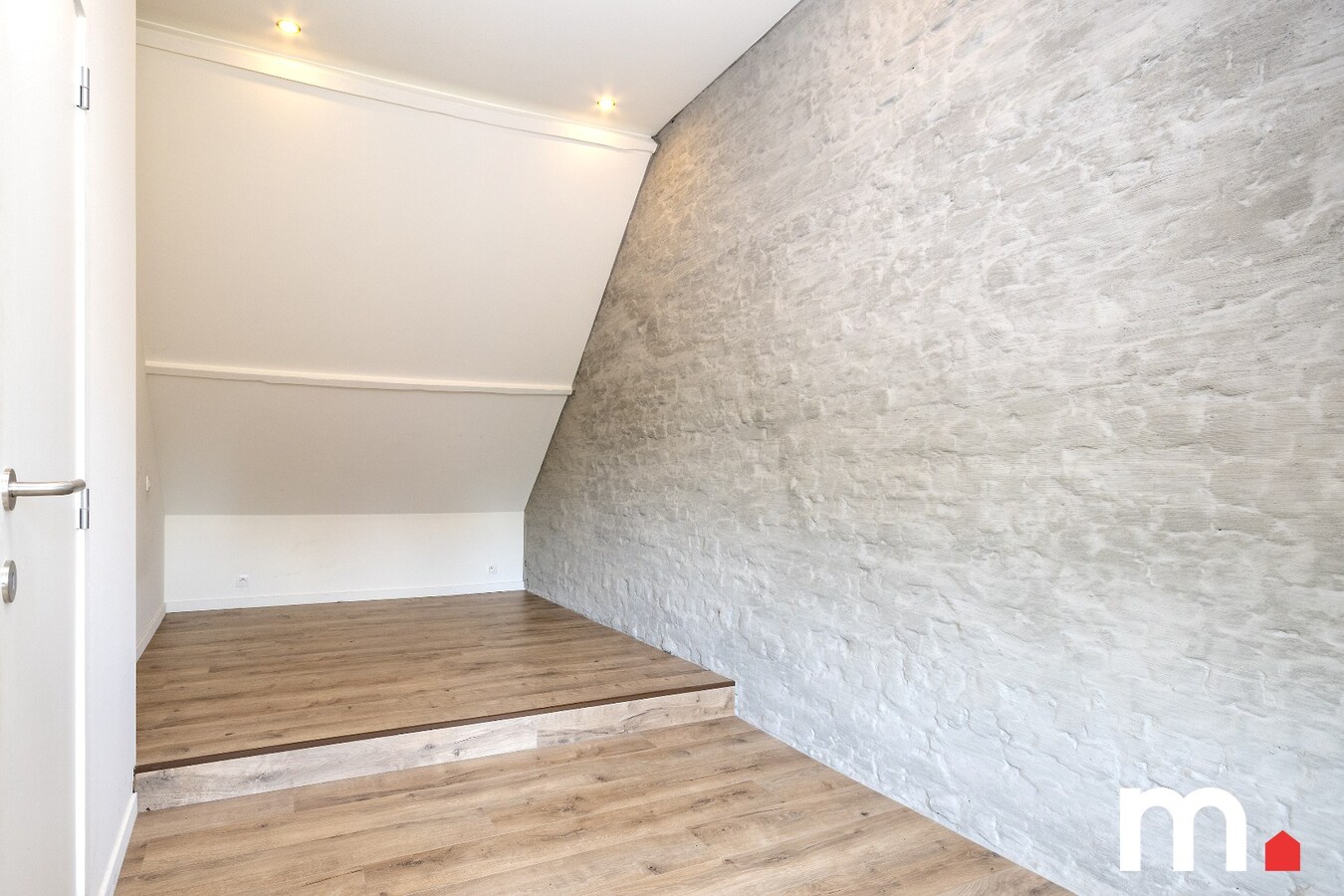 Charmante en ruime woning met grote tuin op 1.218 m² in het gezellige Lendelede met LOODS ! 