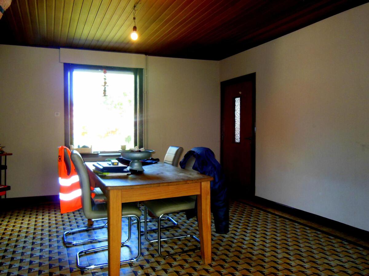 Rijwoning met zonnige tuin en garage 