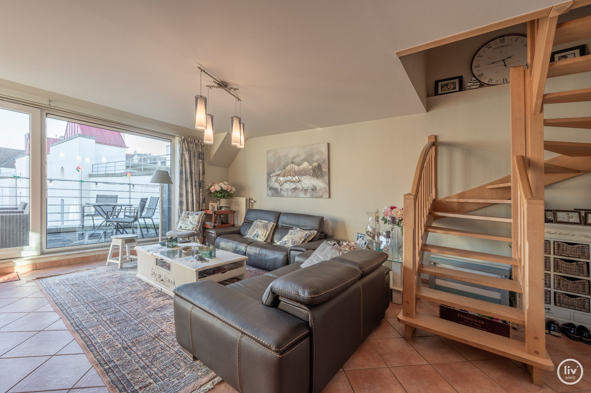 Appartement spacieux avec 3 chambres et 2 salles de bains à Knokke avec vue dégagée sur la rue. 
