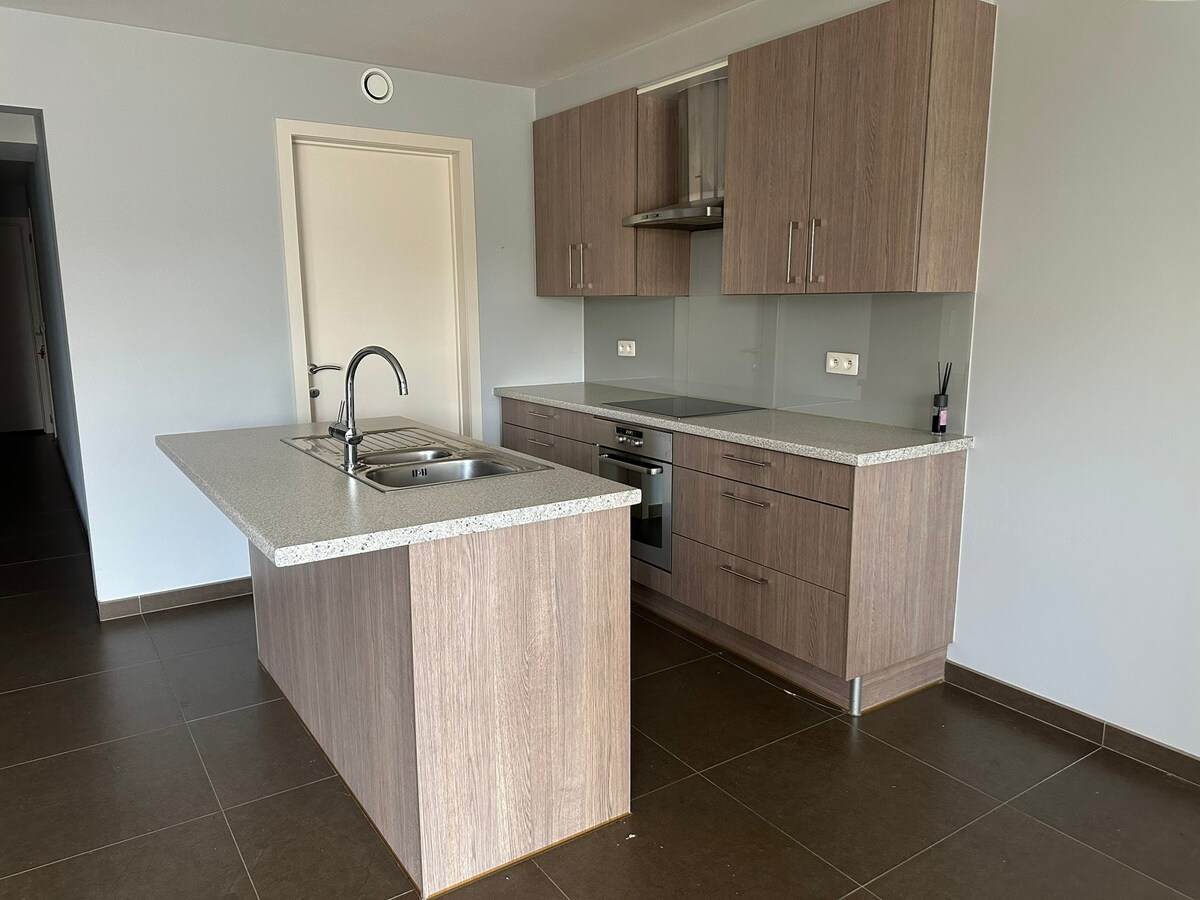 Gelijkvloers 3-gevel appartement met tuintje 