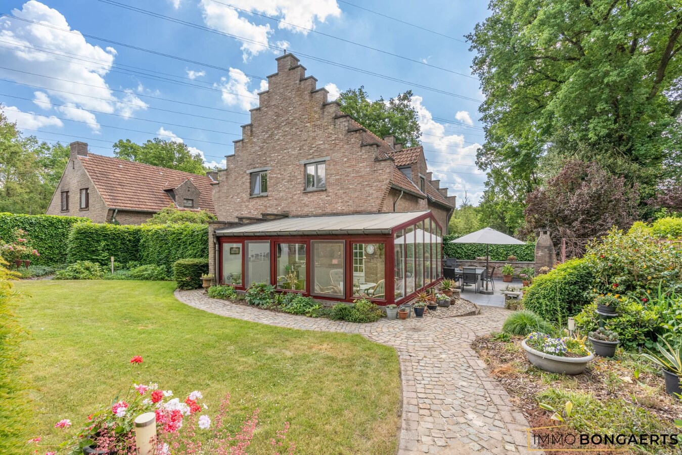 Zeer ruime woning op een leuke locatie te Bret-Gelieren 