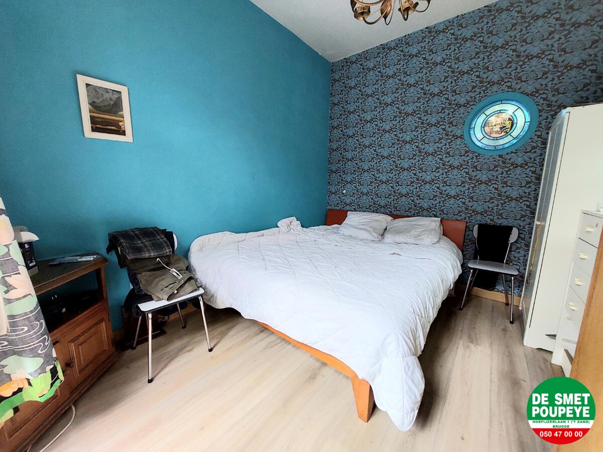 Commerciële winkelruimte met bovenliggend appartement 