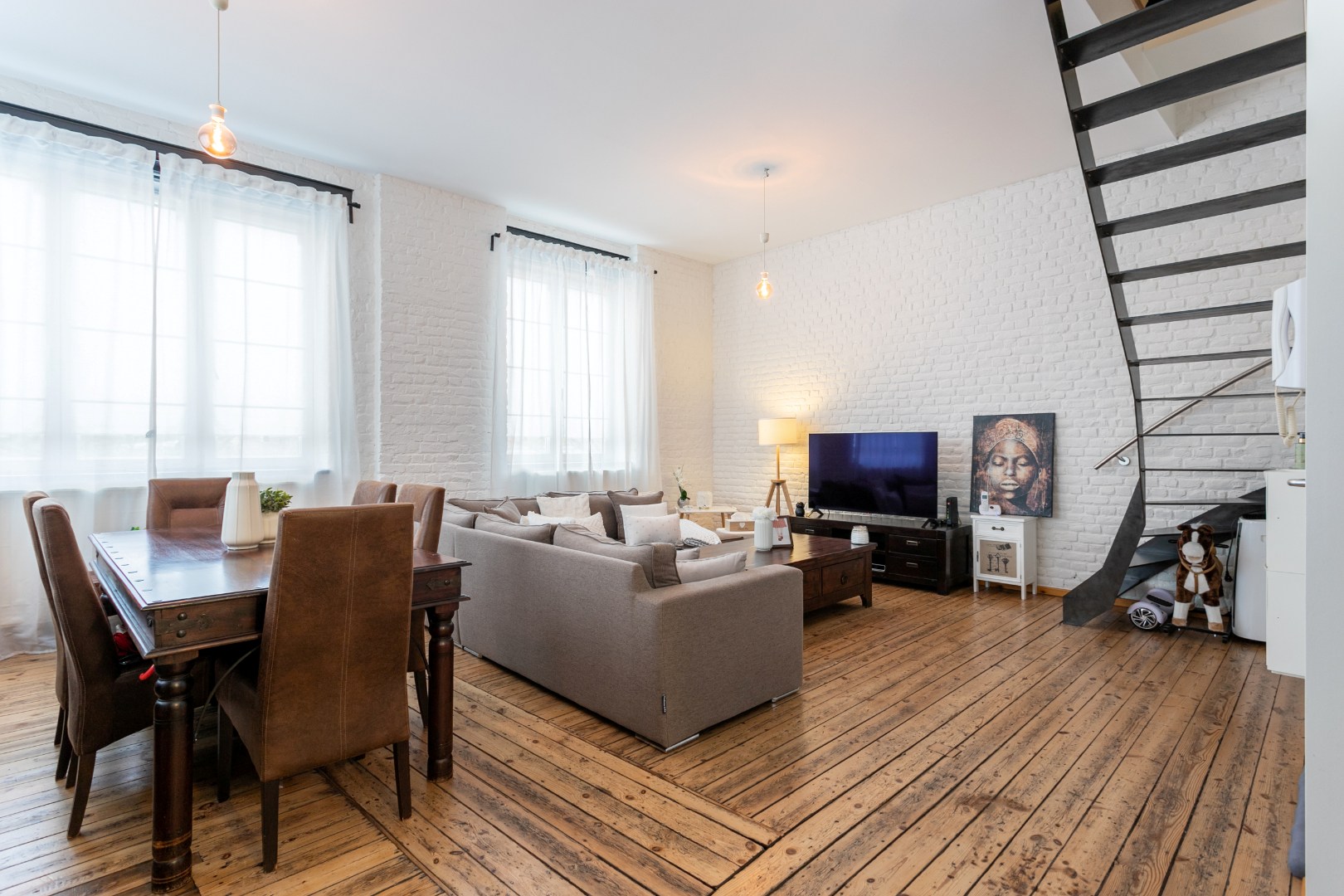 Opbrengsteigendom te koop met 3 app (+-100m²) én garagebox 