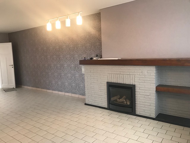 Halfopen ruime woning met 3 slaapkamers en buitenruimte. 