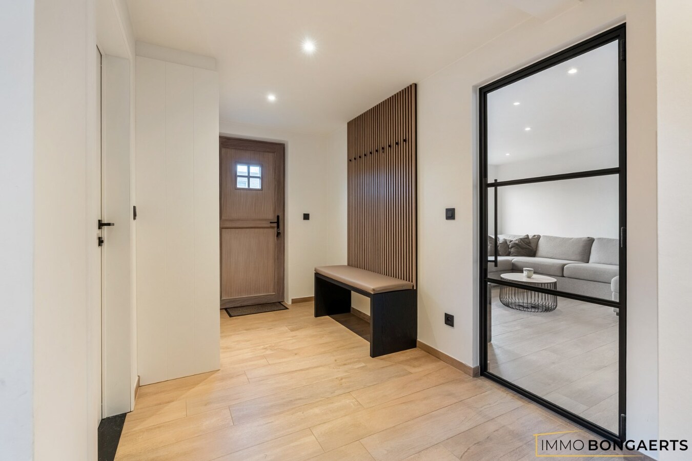 Gerenoveerde woning met 4 slaapkamers op rustige ligging 