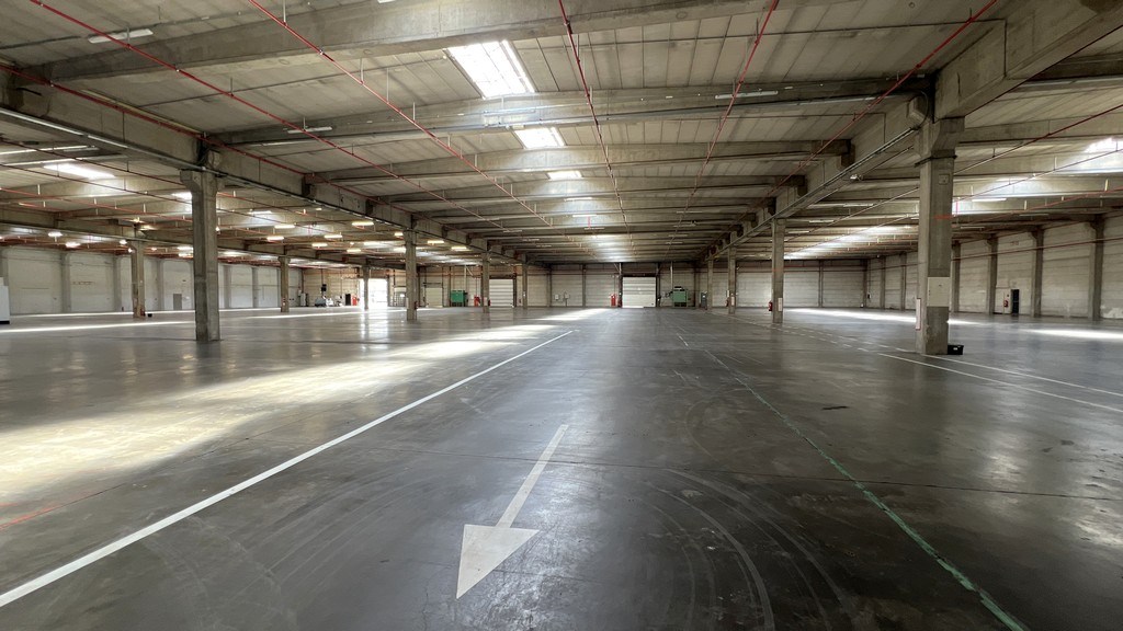 Opslagloodsen met buitenruimte te huur vlakbij afrit E17 in Sint-Niklaas