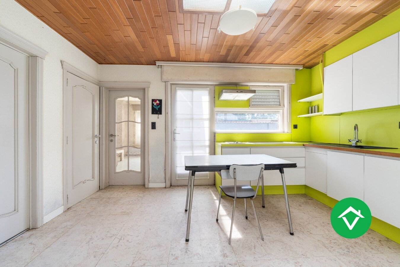 Instapklare woning met 4 slaapkamers en loods te Koekelare 