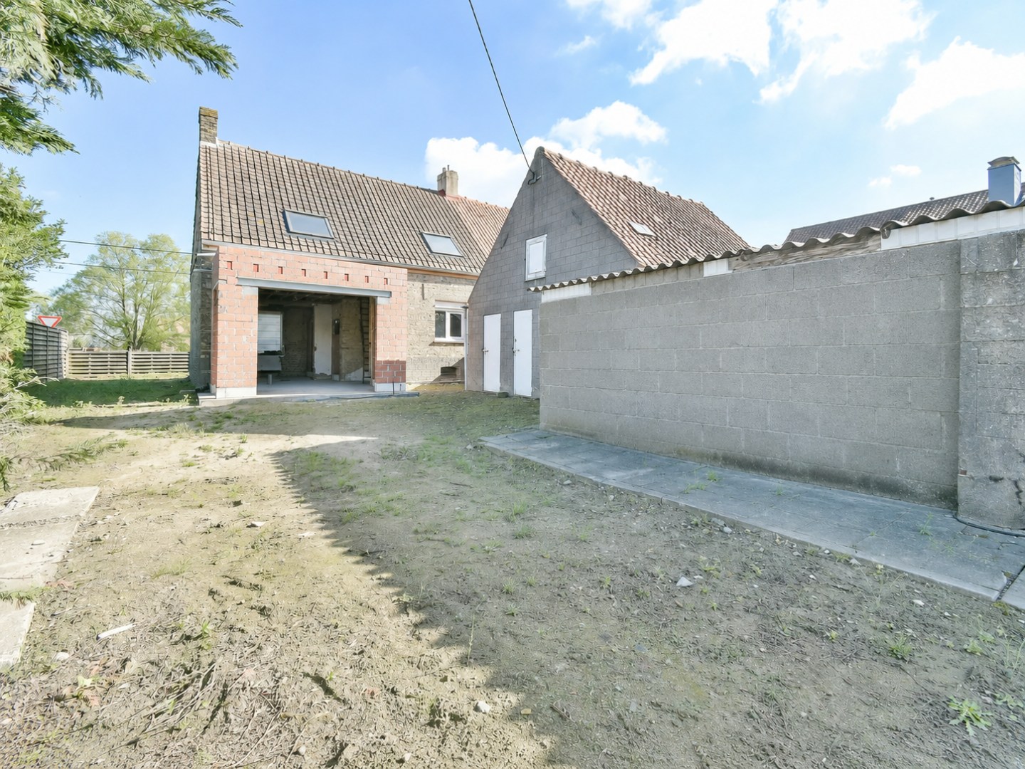 Landelijk gelegen woning in opbouw! 