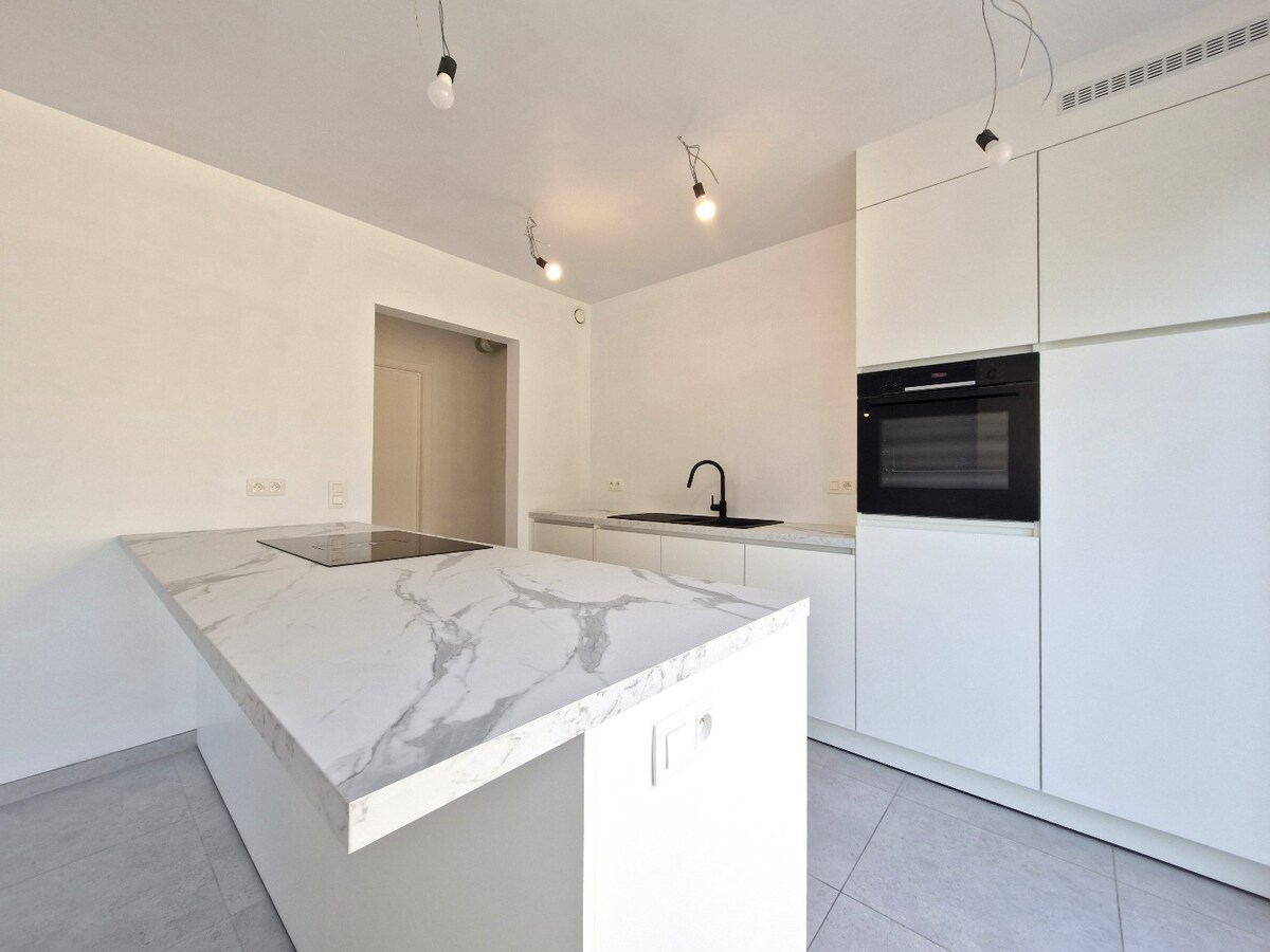 Nieuwbouwwoning met mooie tuin, garage en 4 slaapkamers te Dudzele 