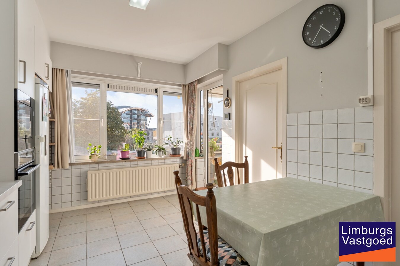 Ruim en centraal gelegen appartement, 2 slpk, met terras en garage 