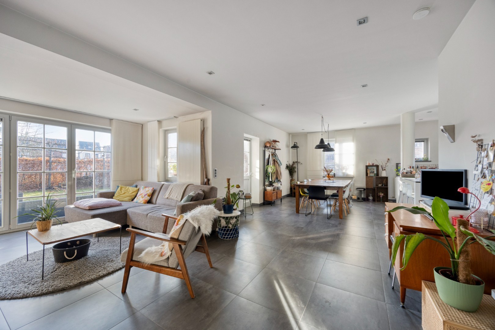 Luxueus gelijkvloers appartement met zuidgerichte tuin en garage in Tongerlo 