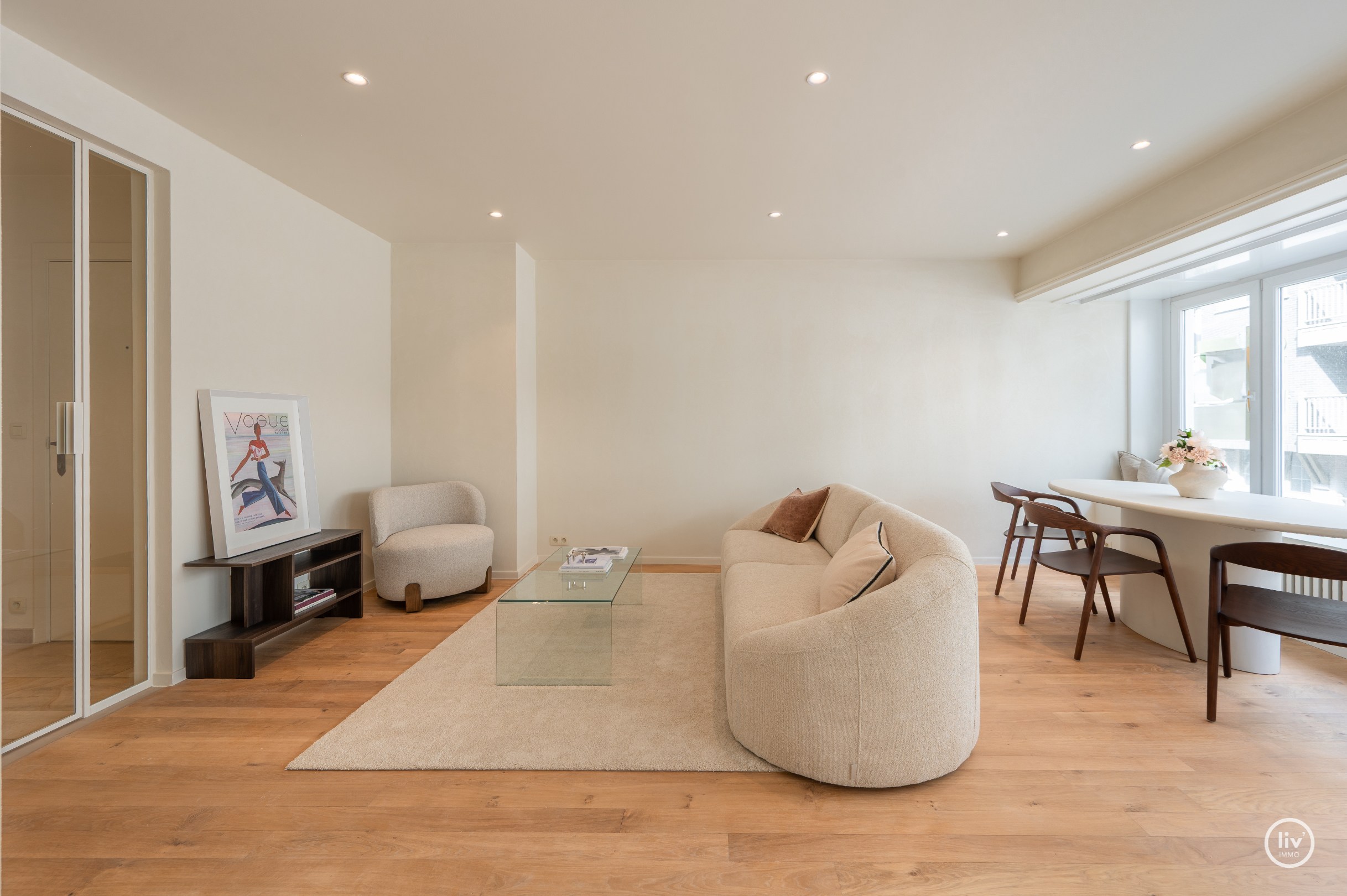 Appartement de 2 chambres élégamment rénové, idéalement situé près du Zoute. 