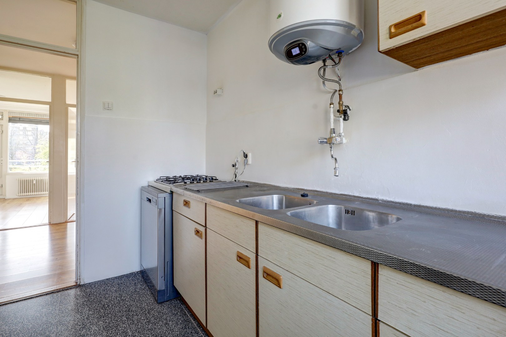 4-kamer appartement op de 1e verdieping, met 2 balkons, berging in de onderbouw en gelegen op eigen grond! 