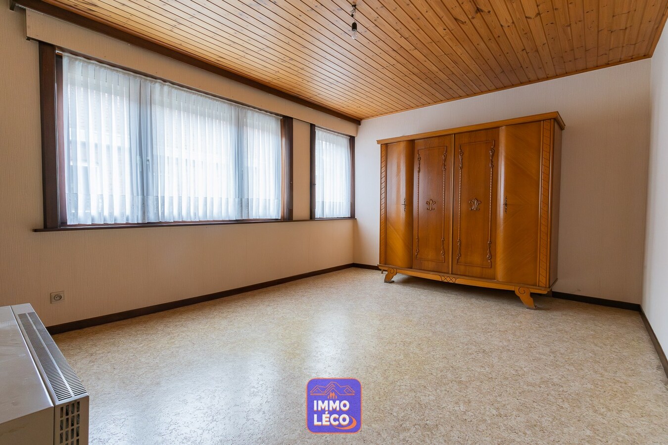 Double maison avec beaux volumes, garage et jardin, érigée sur 447m² ! 