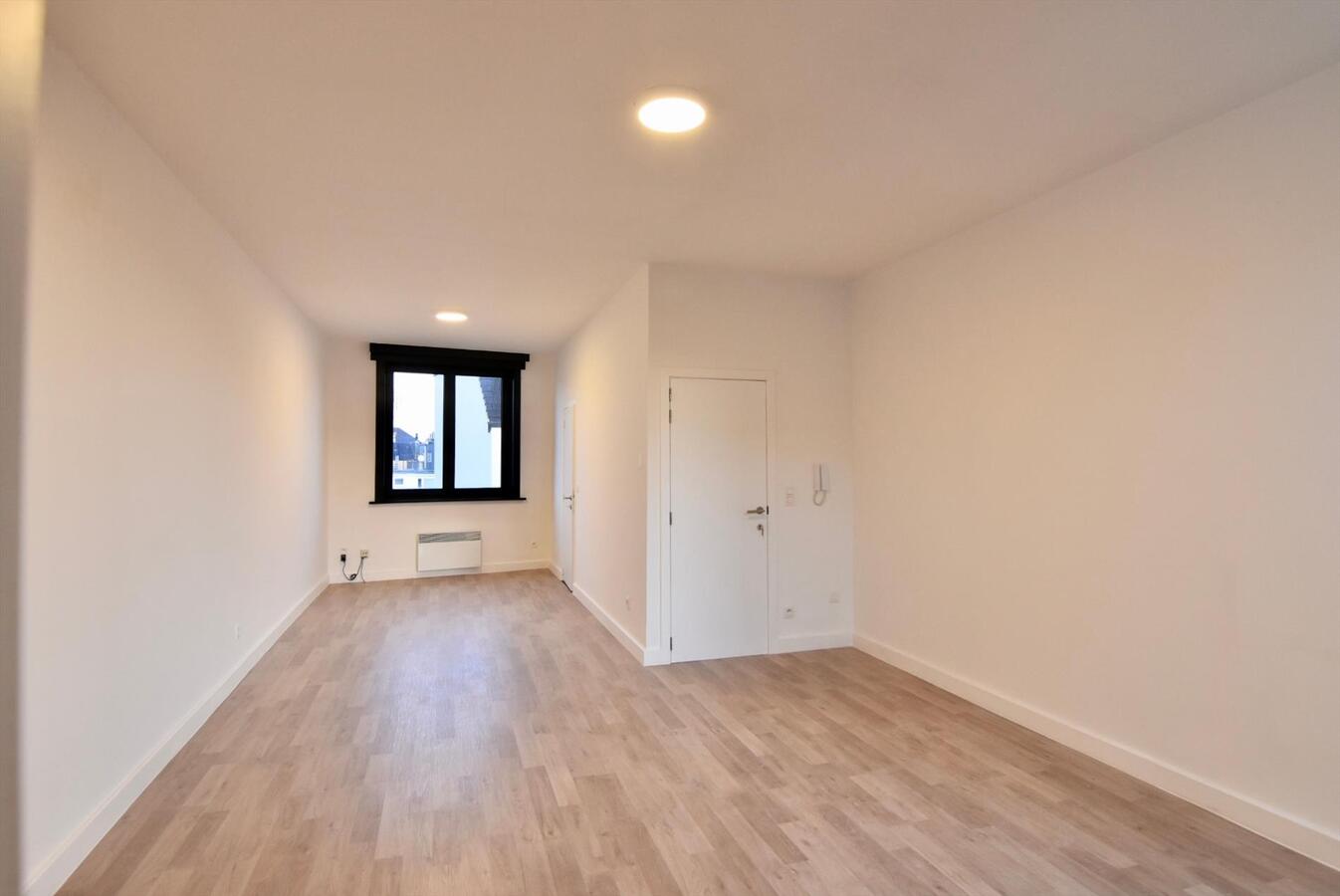 VOLLEDIG VERNIEUWD 1SLAAPKAMER DAKAPPARTEMENT OP BOOGSCHEUT CENTRUM OOSTENDE 