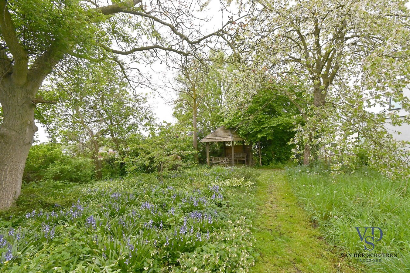 Charmante woning op royaal perceel van 1.618 m² 