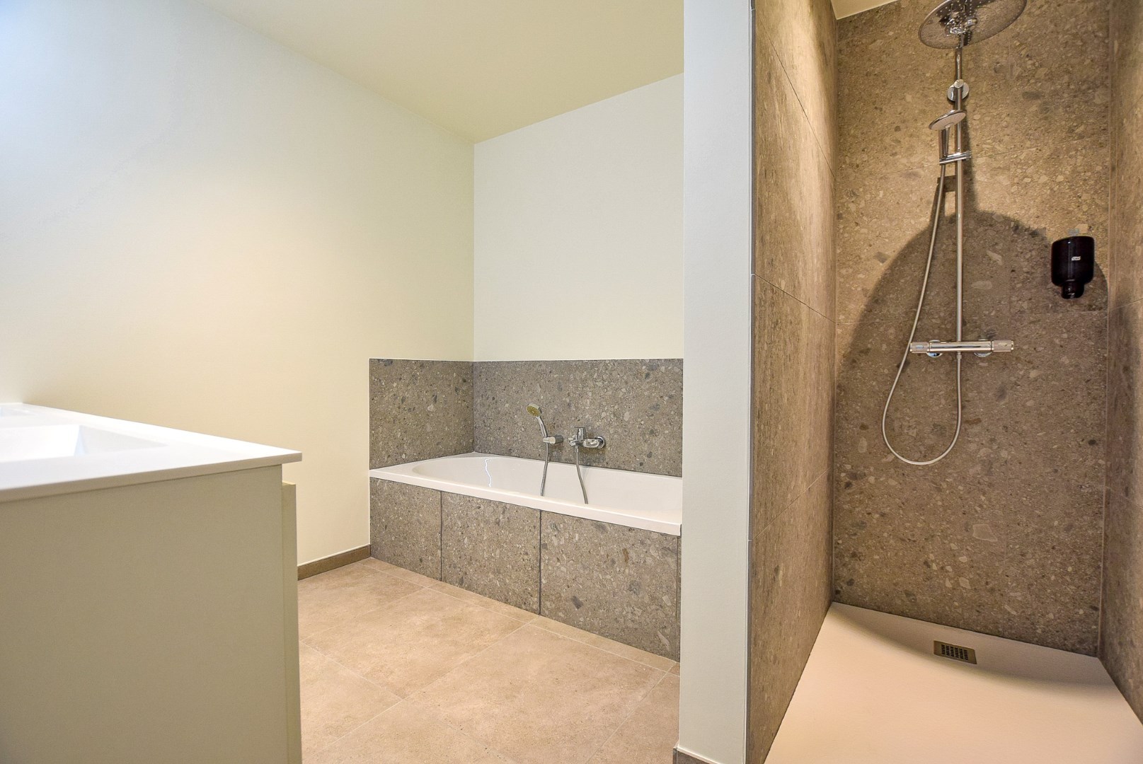 Ruim 2-slaapkamerappartement (129m²) te Leke (Diksmuide). 