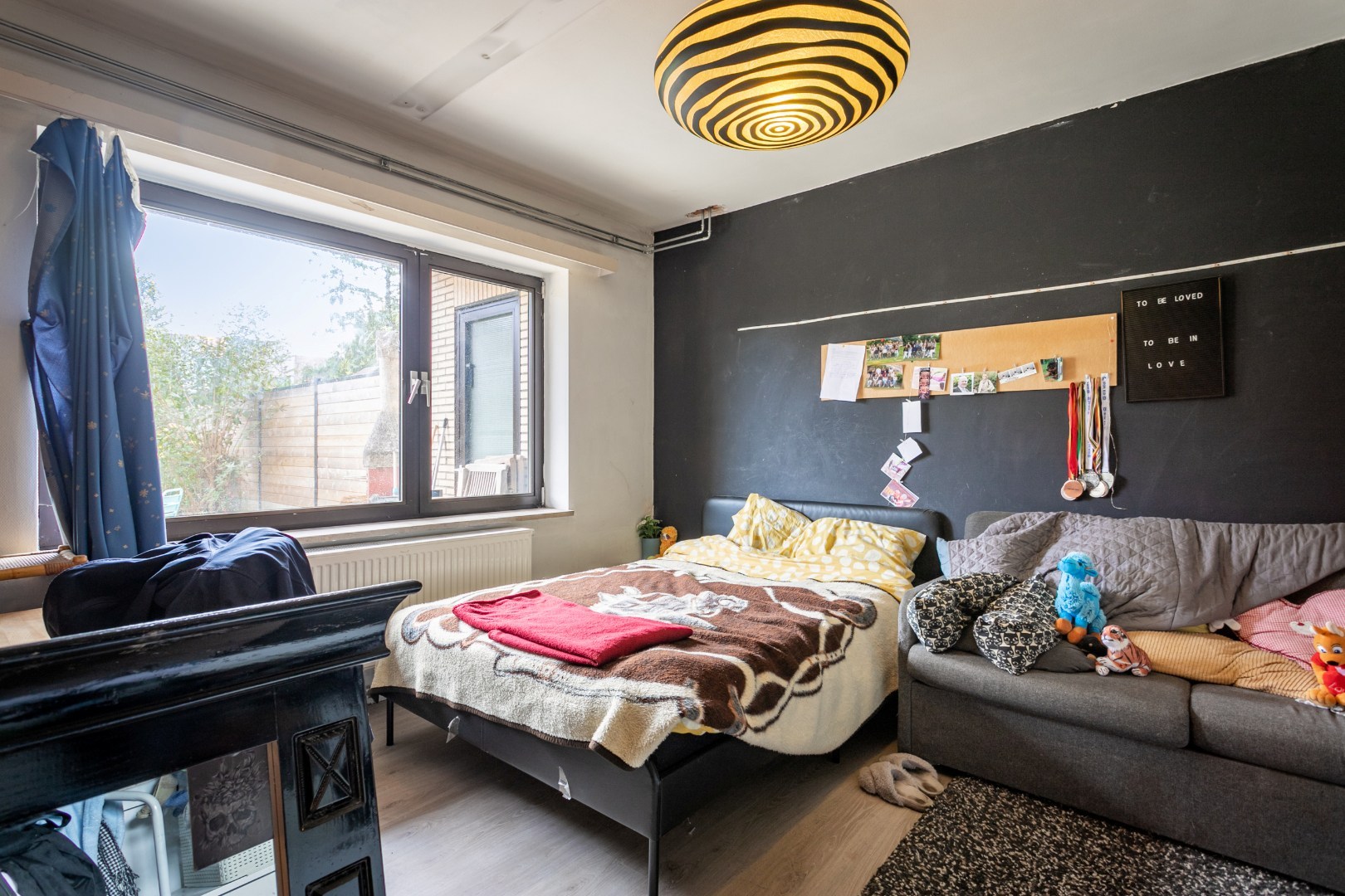 Solide woning met 6 slaapkamers, tuin en garage 