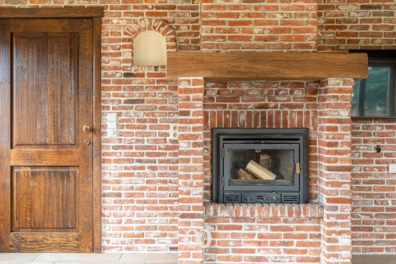 Karaktervolle en ruime woning met 3 slaapkamers en garage nabij het centrum van Oudenaarde 