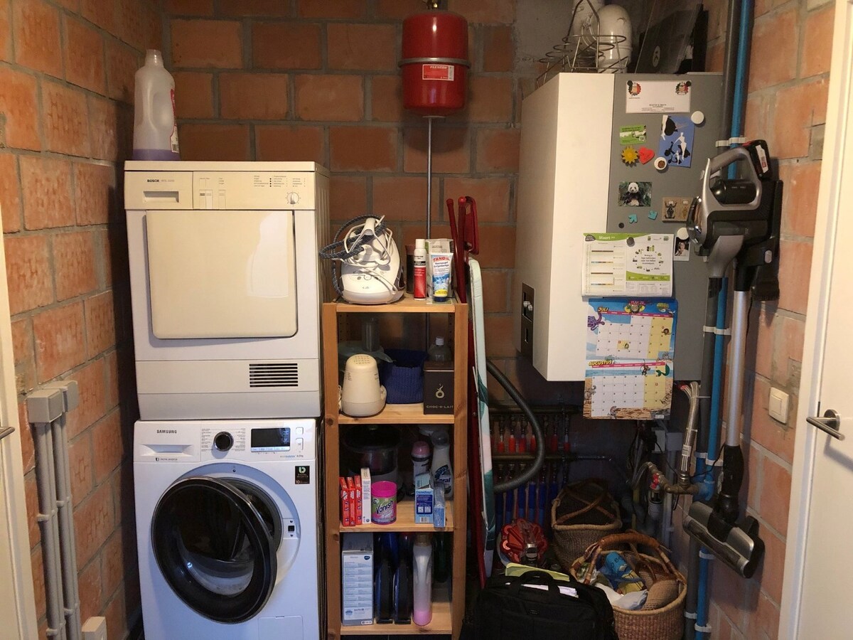 Ruime villa in residentiële wijk te Dikkelvenne 