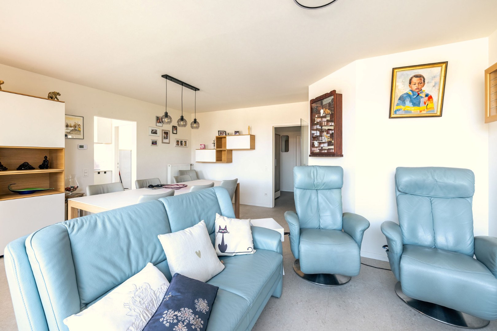 Ruim appartement met 2 slaapkamers, dubbele garage en twee terrassen te Aalst 