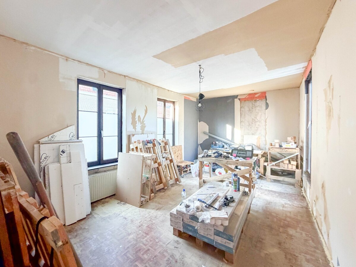 UNIEK en ruime KARAKTERVOLLE  woning met handelspand nabij de Grote Markt ! 