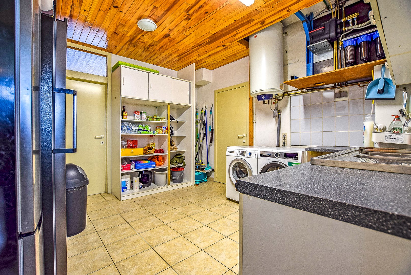 Ruime woning met prachtige verzichten, 5 slaapkamers en dubbele garage. 