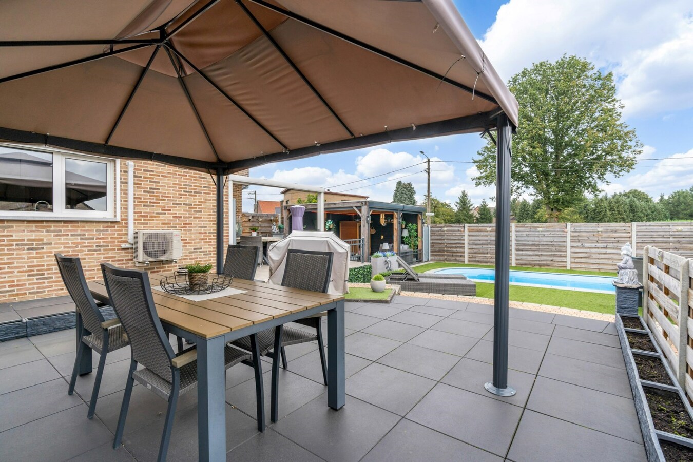 Gerenoveerde woning met tuin, garage en 3 slaapkamers in Opglabbeek - Perceeloppervlakte 684.00 - Bewoonbare oppervlakte 160.00 - Zuidoostelijke tuinoriëntatie 