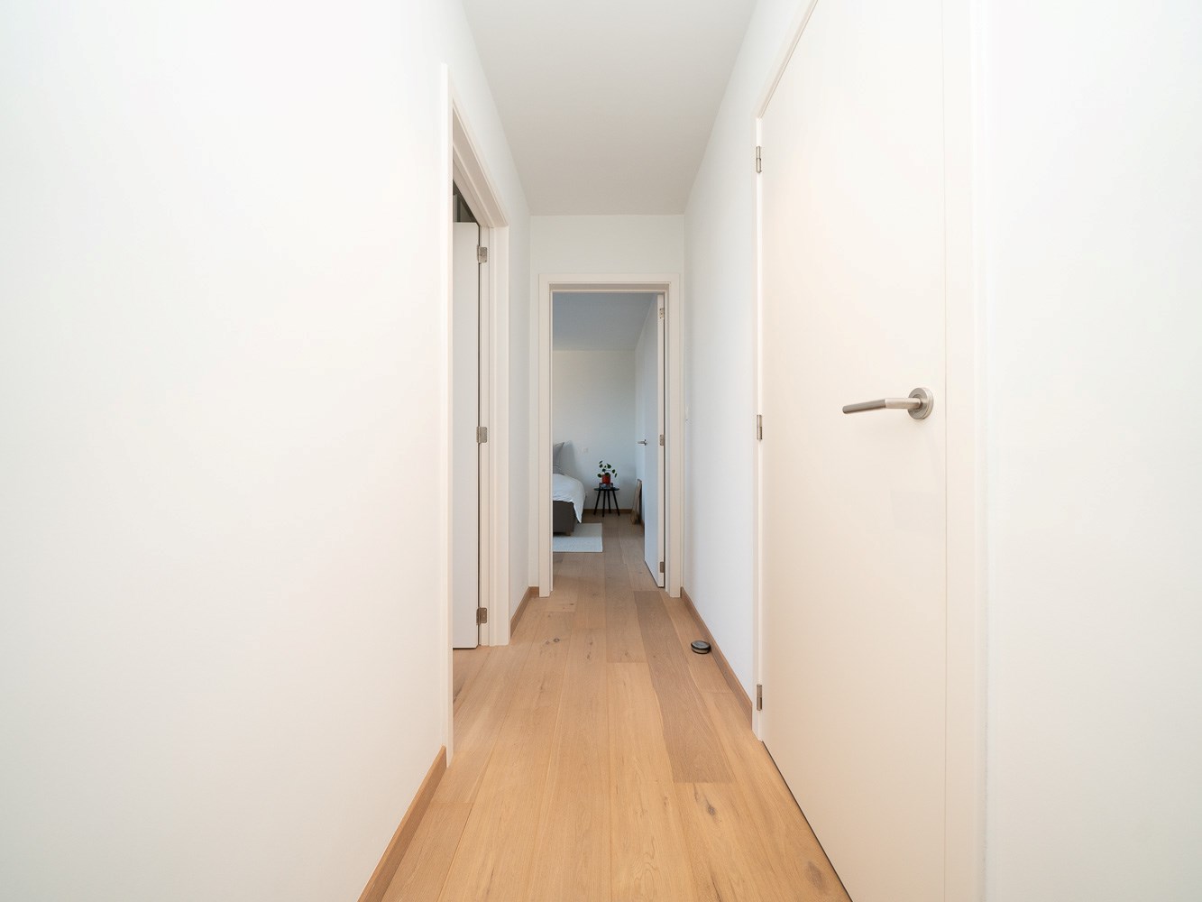 Recent 2-kamer appartement met terras, parking en kelder 