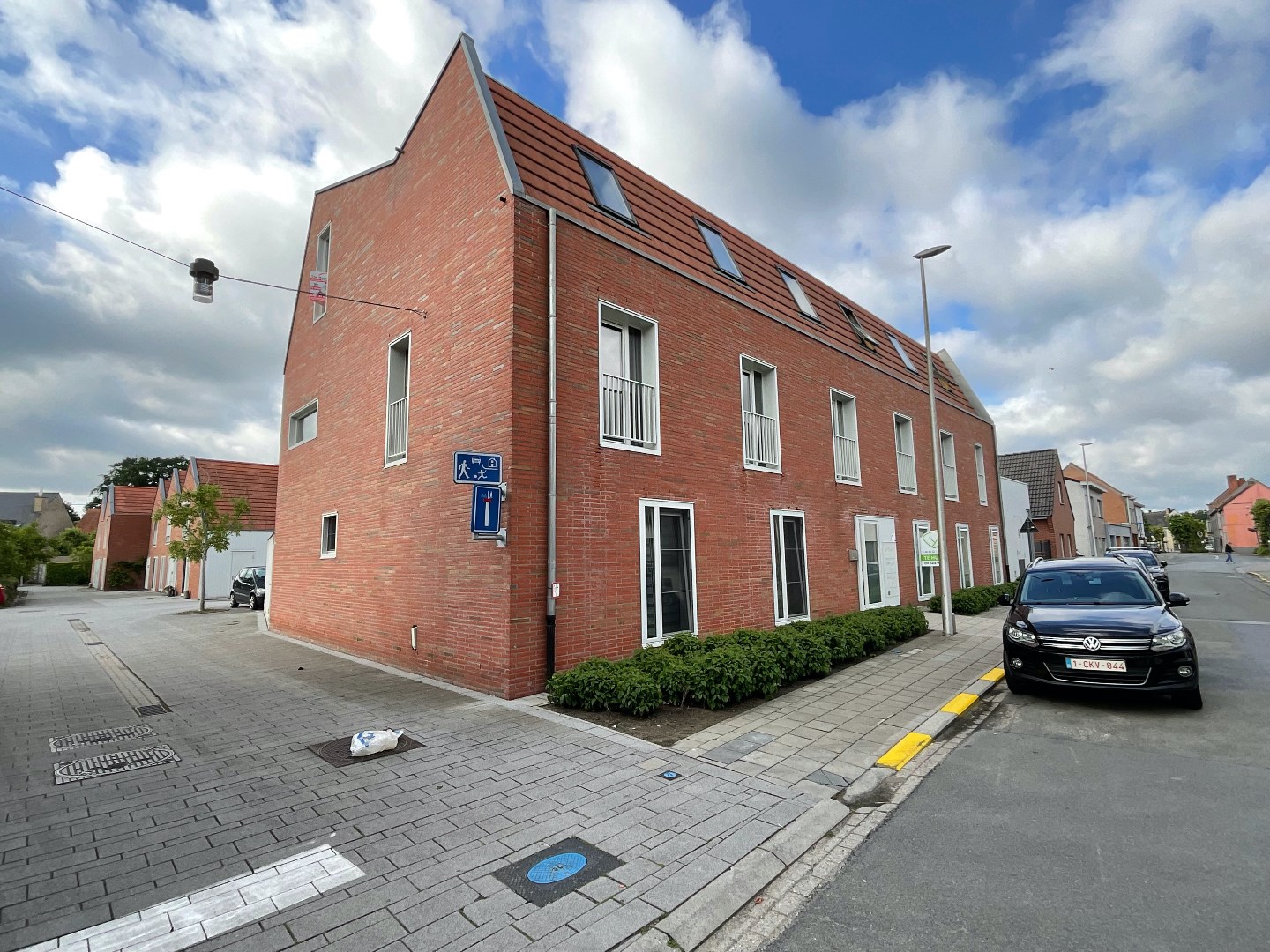 Tweeslaapkamerappartement met terras en autostaanplaats 
